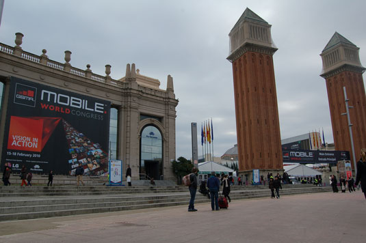 facade du palais des congrès de barcelone