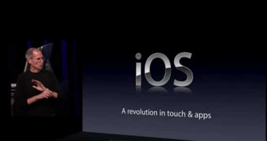 steve jobs présentant ios